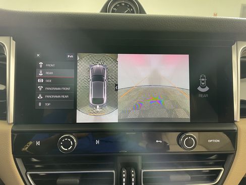 Certified 2023 Porsche Macan AWD/4WD image 24