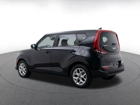 Used 2025 Kia Soul LX w/ LX Technology Package FWD image 7