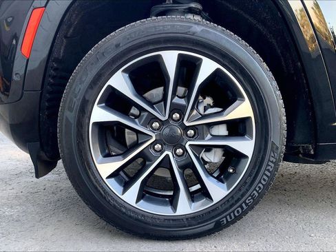 Certified 2023 Jeep Grand Cherokee Overland image 9