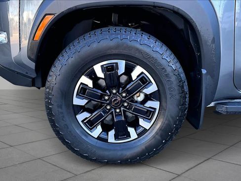 Used 2024 Nissan Frontier PRO-4X w/ Technology Package image 9