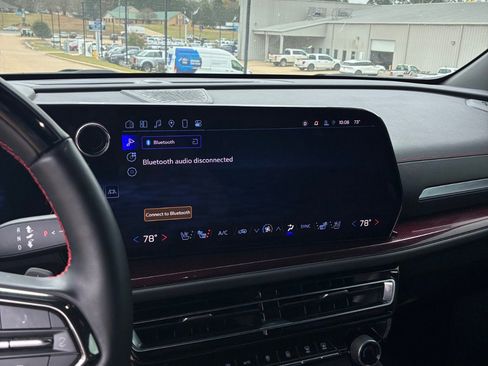 Used 2024 Chevrolet Traverse RS image 16