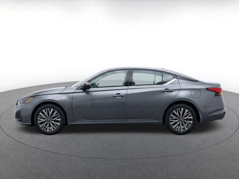 Used 2025 Nissan Altima 2.5 SV FWD image 4