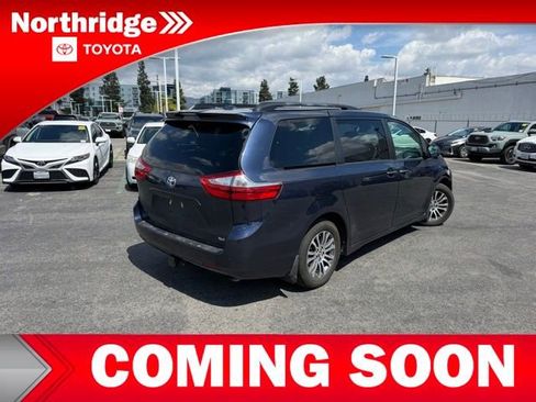 Used 2018 Toyota Sienna XLE w/ XLE Navigation Package image 4