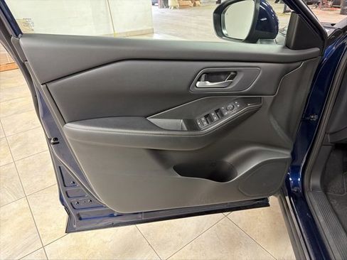 Used 2025 Nissan Rogue SV image 12