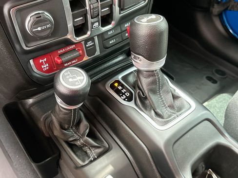 Used 2024 Jeep Wrangler Willys image 19