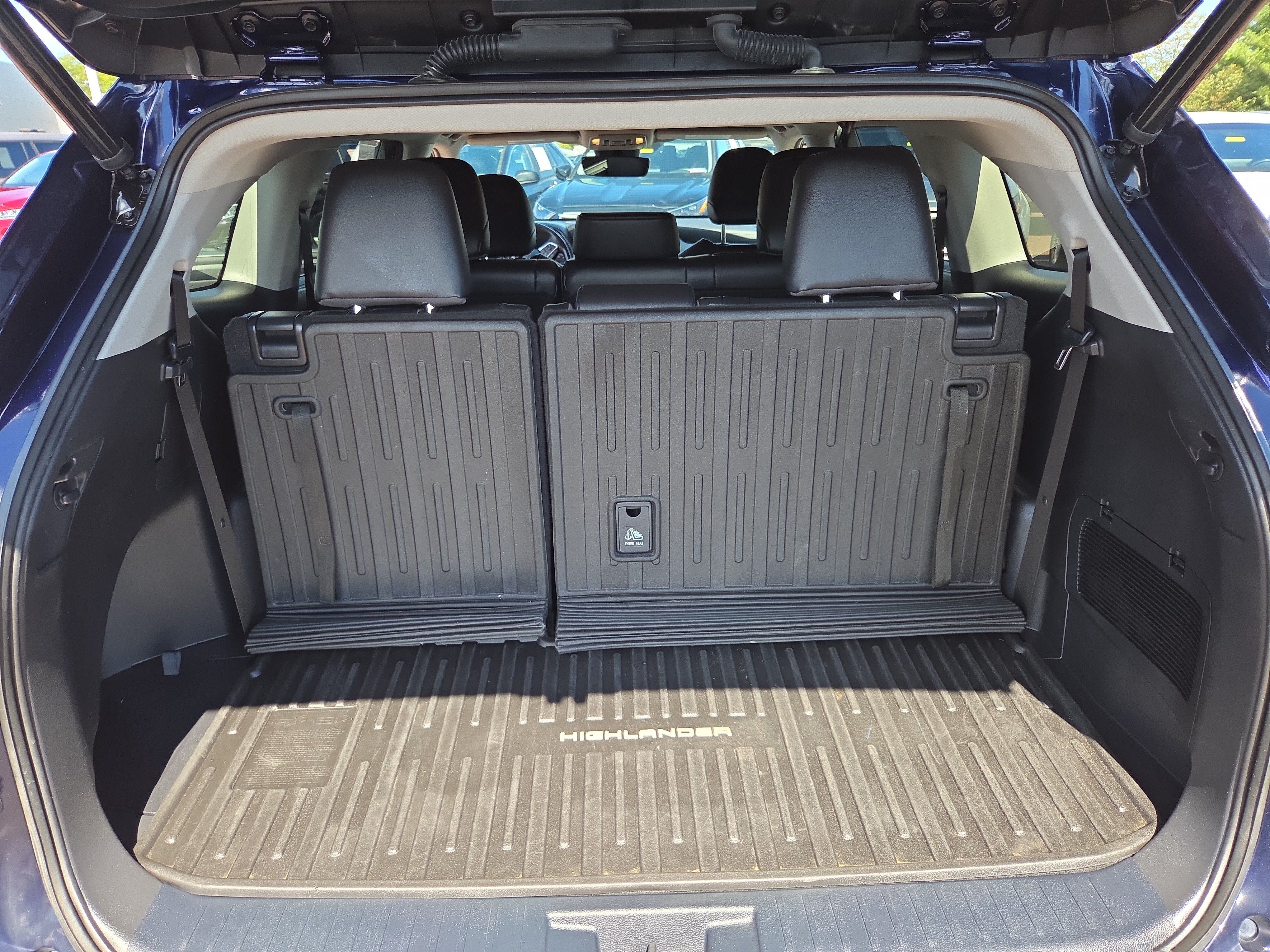 Used 2023 Toyota Highlander XLE AWD/4WD image 31
