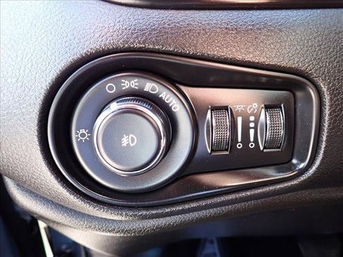 Used 2016 Jeep Renegade Trailhawk w/ Popular Equipment Group AWD/4WD image 14