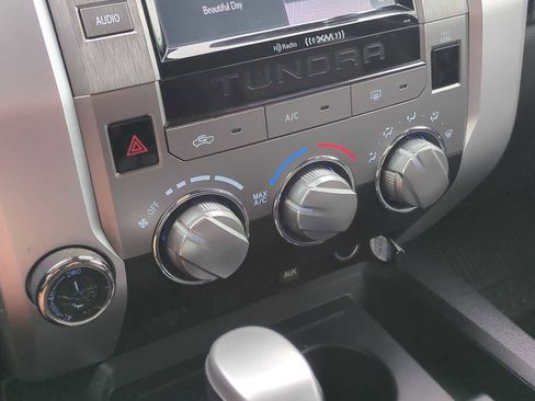 Used 2018 Toyota Tundra SR5 w/ SR5 Upgrade Package AWD/4WD image 17