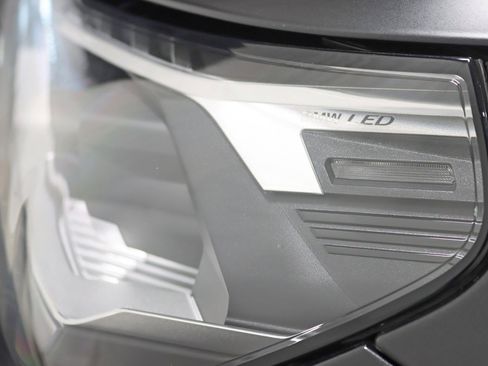 Used 2022 BMW 230i Coupe w/ Convenience Package image 9