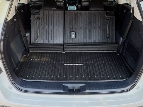 Used 2020 Toyota Highlander Limited AWD/4WD image 18