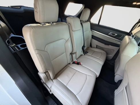 Used 2018 Ford Explorer XLT w/ Equipment Group 202A image 16
