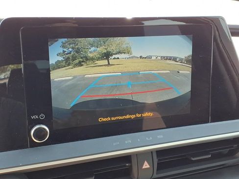 Used 2024 Toyota Prius LE FWD image 16