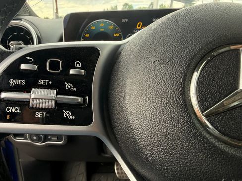 Used 2021 Mercedes-Benz GLB 250 4MATIC image 23