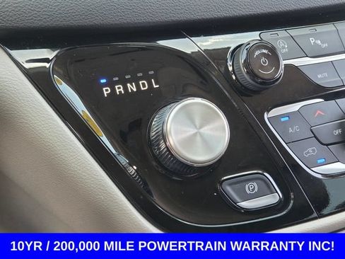 Used 2024 Chrysler Pacifica Touring-L FWD image 26