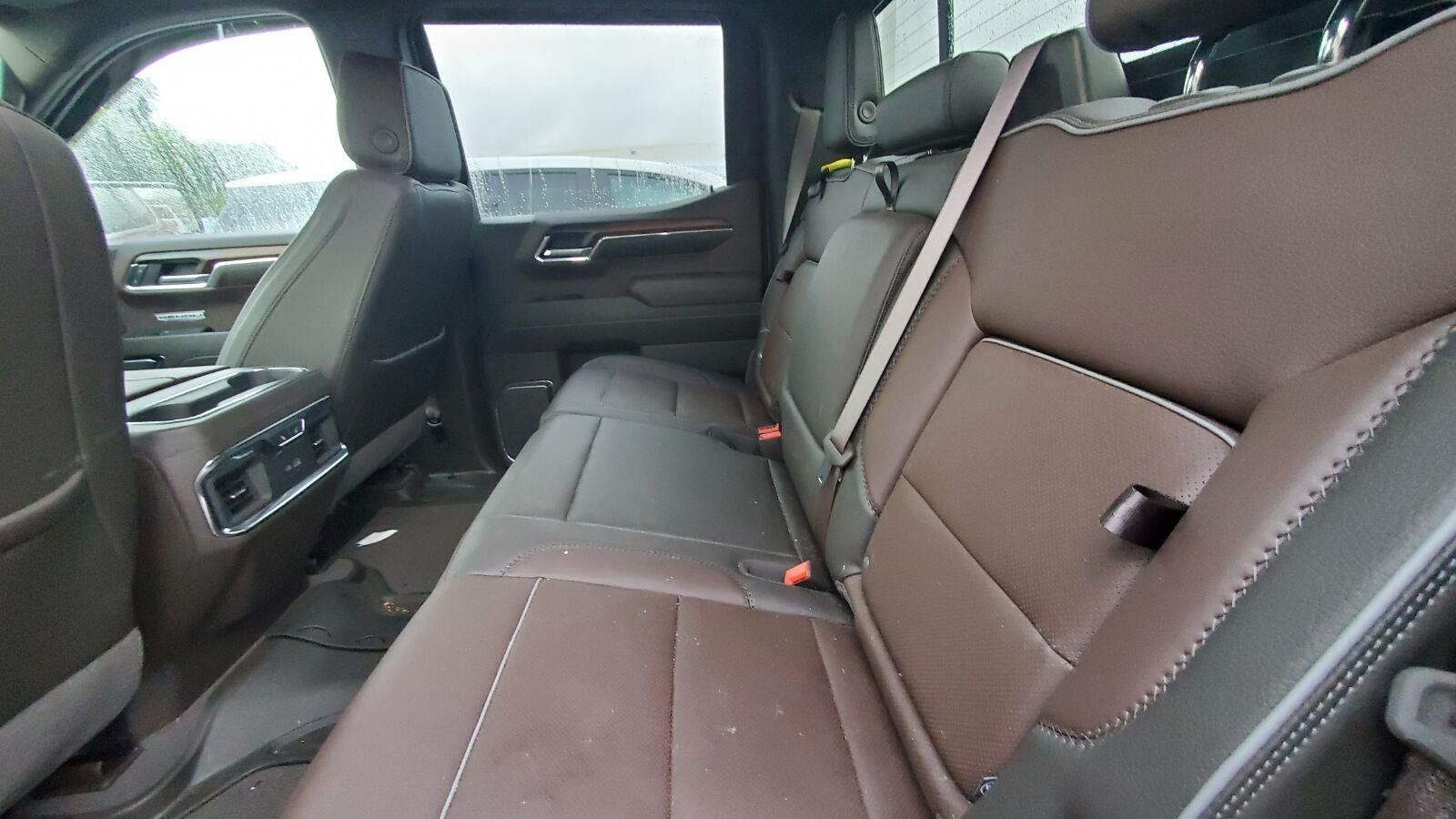 Used 2024 GMC Sierra 1500 Denali AWD/4WD image 5