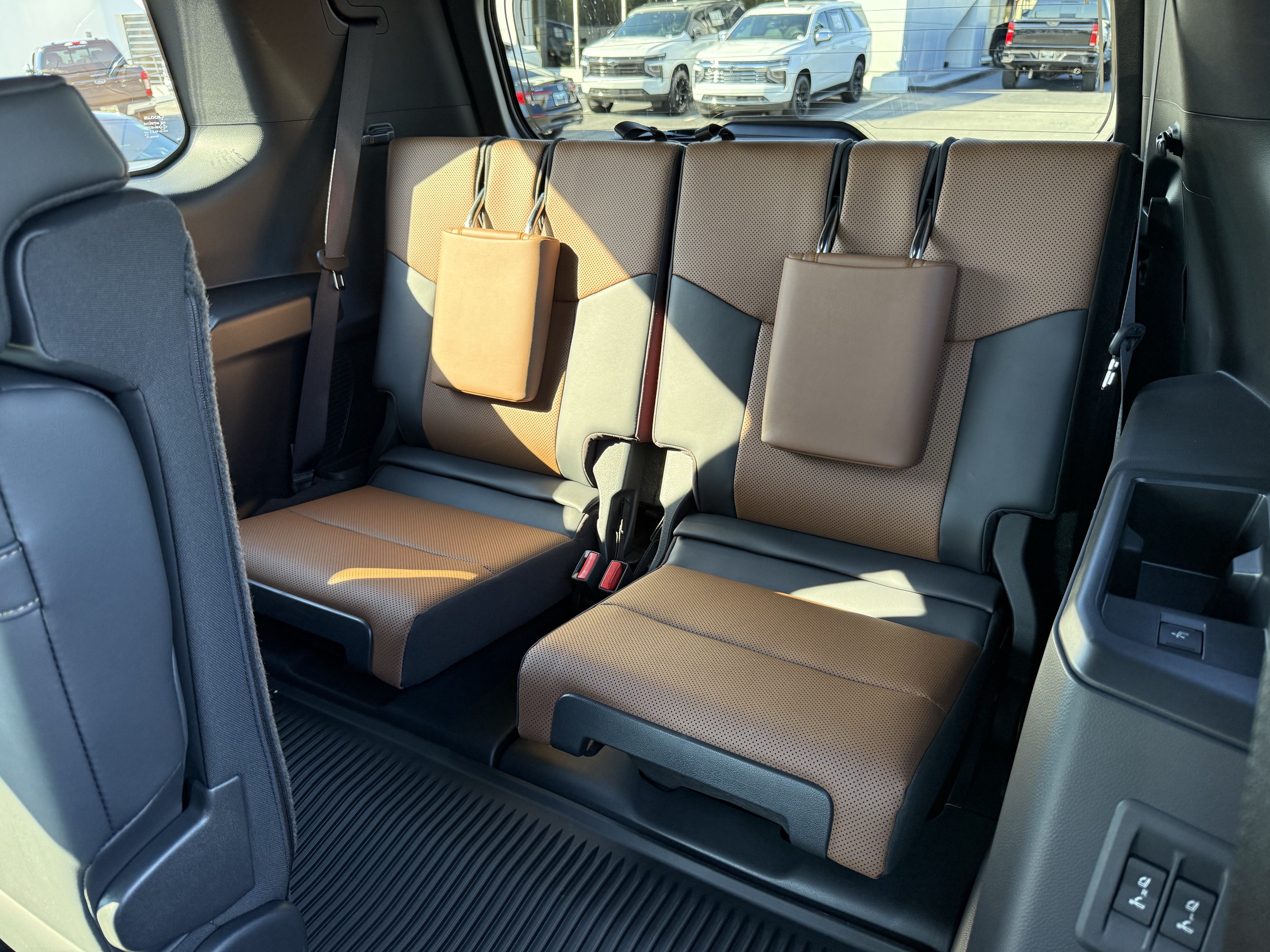 Used 2026 Lexus GX 550 w/ Accessory Package (2T) AWD/4WD image 32