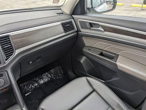 Certified 2022 Volkswagen Atlas SE image 20