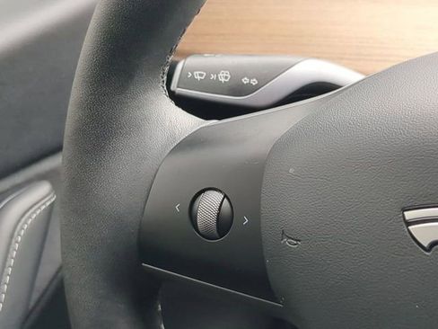 Used 2022 Tesla Model Y Performance image 33