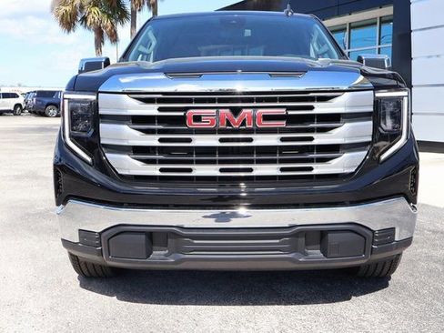New 2026 GMC Sierra 1500 SLE image 3