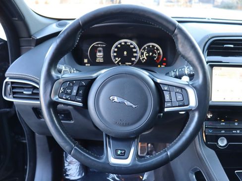 Used 2018 Jaguar F-PACE R-Sport image 28