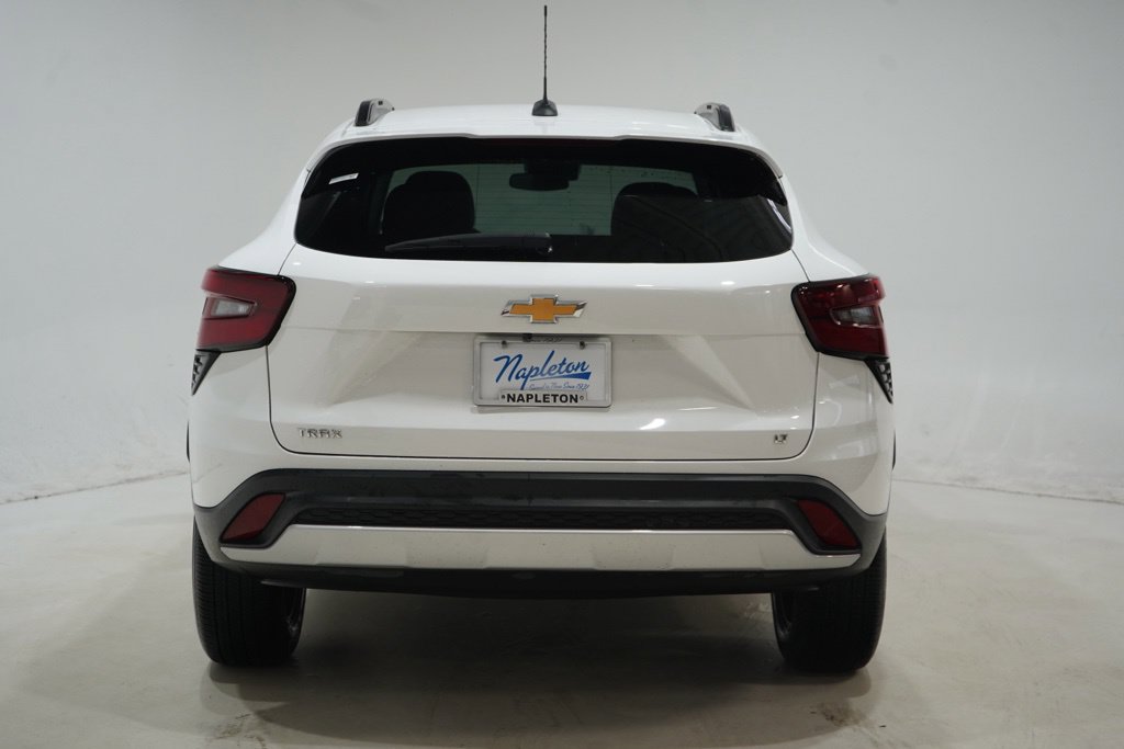 Used 2025 Chevrolet Trax LT FWD image 6