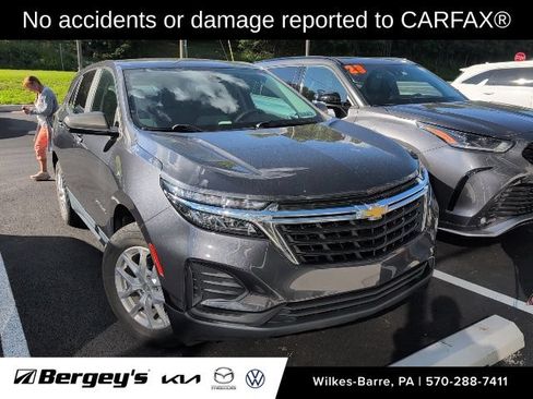 Used 2022 Chevrolet Equinox LS w/ LS Convenience Package AWD/4WD image 2