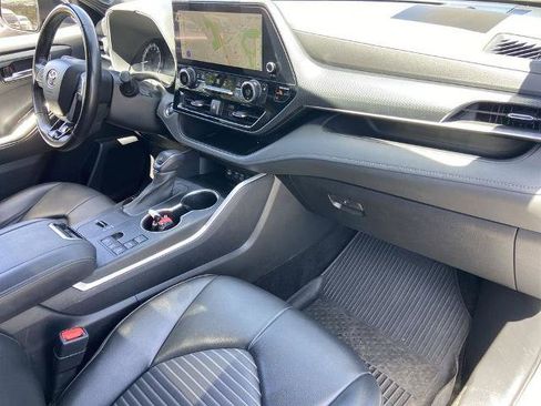 Used 2023 Toyota Highlander XSE FWD image 26