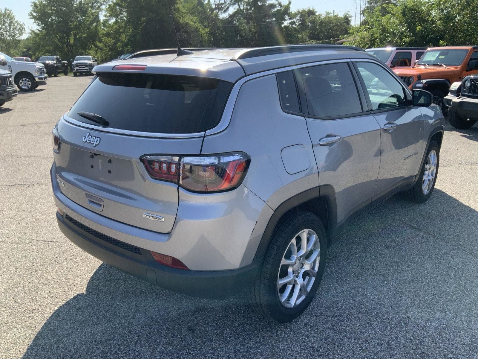 Used 2023 Jeep Compass Latitude AWD/4WD image 13