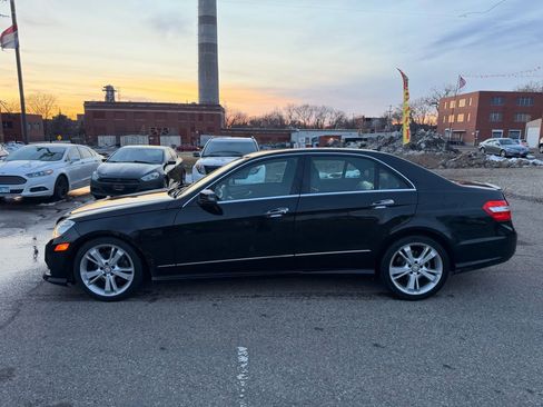 Used 2013 Mercedes-Benz E 350 4MATIC Sedan image 3