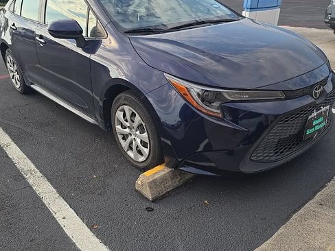 Used 2021 Toyota Corolla LE FWD image 2