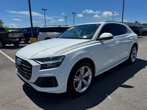 Used 2023 Audi Q8 Premium w/ Convenience Package AWD/4WD image 3