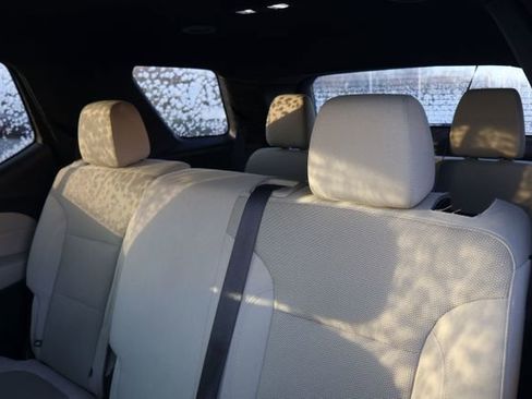 Used 2023 Chevrolet Traverse LS image 10