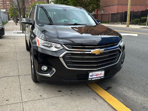 Used 2021 Chevrolet Traverse LT image 37