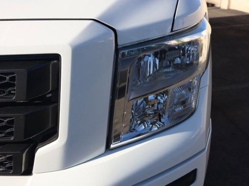 Certified 2022 Nissan Titan SV image 10