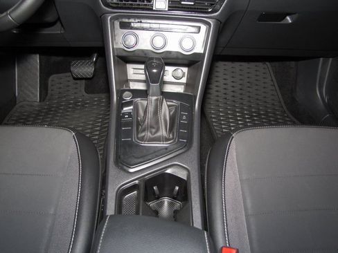 Used 2022 Volkswagen Taos SE image 15