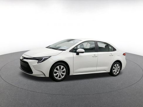Used 2025 Toyota Corolla LE FWD image 3