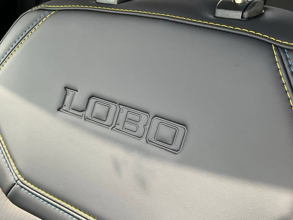 Used 2025 Ford Maverick Lobo AWD/4WD image 15