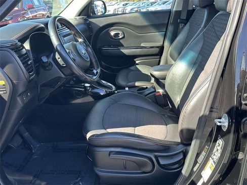 Used 2018 Kia Soul ! image 4