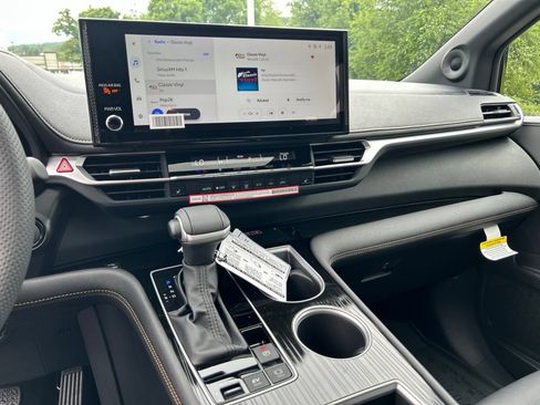 New 2026 Toyota Sienna XLE Woodland Edition AWD/4WD image 17