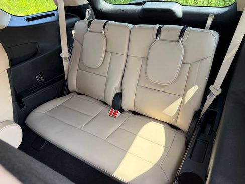 Used 2022 Ford Explorer XLT w/ Equipment Group 202A AWD/4WD image 9