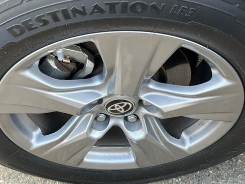 Used 2023 Toyota RAV4 LE AWD/4WD image 10