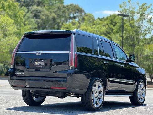 Used 2017 Cadillac Escalade Luxury RWD image 5
