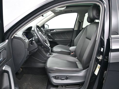 Used 2022 Volkswagen Tiguan SE w/ Panoramic Sunroof Package AWD/4WD image 7