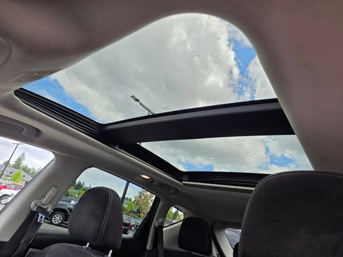 Used 2019 Nissan Murano S AWD/4WD image 18