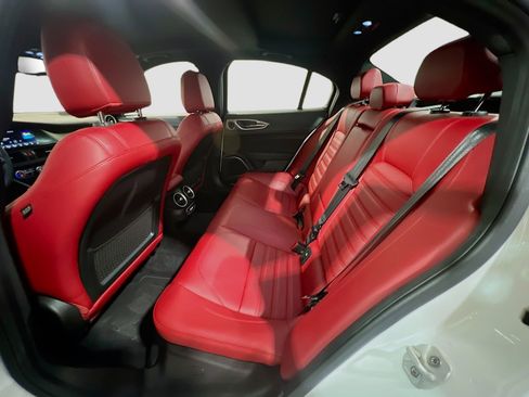 Used 2023 Alfa Romeo Giulia Veloce RWD image 18