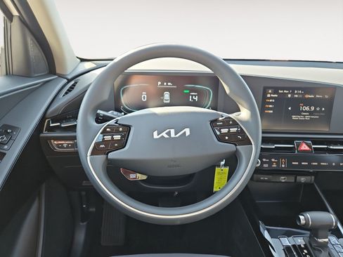 Used 2026 Kia Niro LX FWD image 12