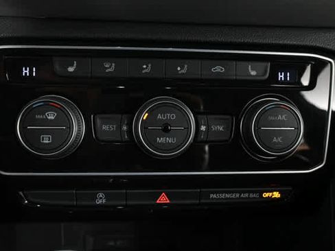 Used 2022 Volkswagen Atlas SE w/ Panoramic Sunroof Package image 27