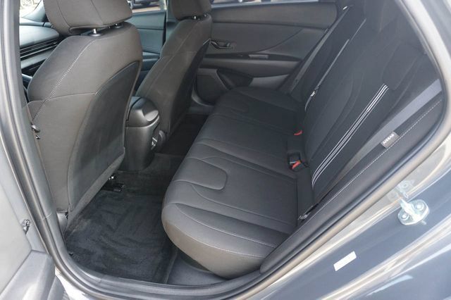 Used 2025 Hyundai Elantra SEL FWD image 15