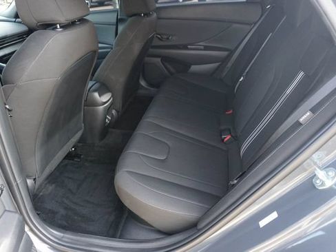 Used 2025 Hyundai Elantra SEL FWD image 15