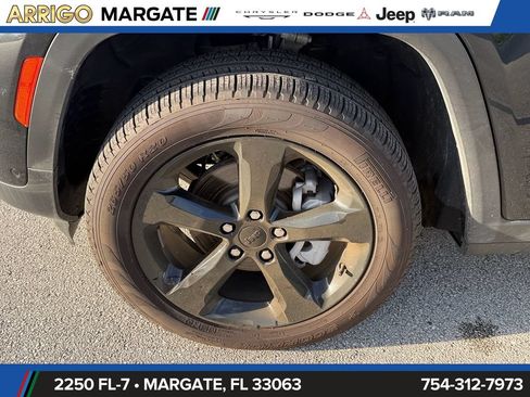 Used 2025 Jeep Grand Cherokee Limited w/ Luxury Tech Group II AWD/4WD image 20